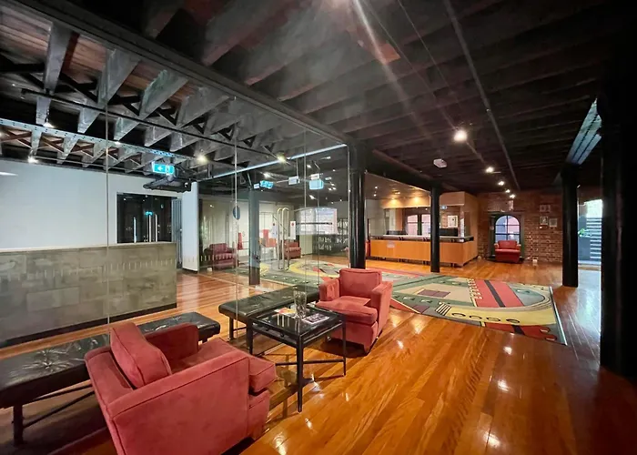 Melbourne Riverside Retreat